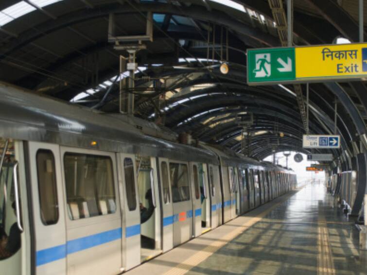 Delhi Metro Timings Holi 2023 Delhi Metro Services On March 8 Check DMRC Guidelines for Holi Holi 2023 Delhi Metro Timings: Trains Will Not Operate On All Lines Till 2.30 PM On March 8