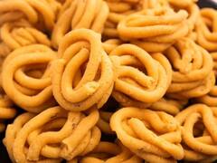 इस होली बनाएं चावल की नमकीन जलेबी...यहां देखें रेसिपी