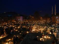 Shab-e-Barat 2023: इबादतों, मुबारकों की पाक रात शब-ए-बारात में उठे दुआ के लिए हाथ...भारत, तुर्किए और US से आई तस्वीरें