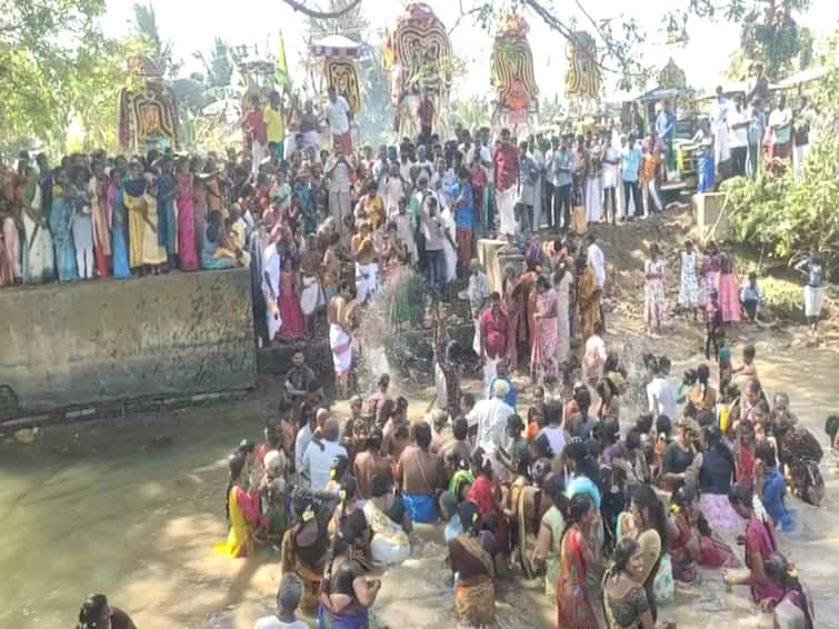 mayiladuthurai thirumanchery Uthvaganathar temple thirthawari festival TNN திருமண வரம் தரும் திருமணஞ்சேரி கோயில் மாசி மக தீர்த்தவாரி -  திரளான பக்தர்கள் சாமி தரிசனம்