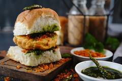 Vadapav : உலகின் சிறந்த சாண்ட்விச் பட்டியலில் 13வது இடத்தை பெற்ற இந்தியாவின் வடா பாவ்!