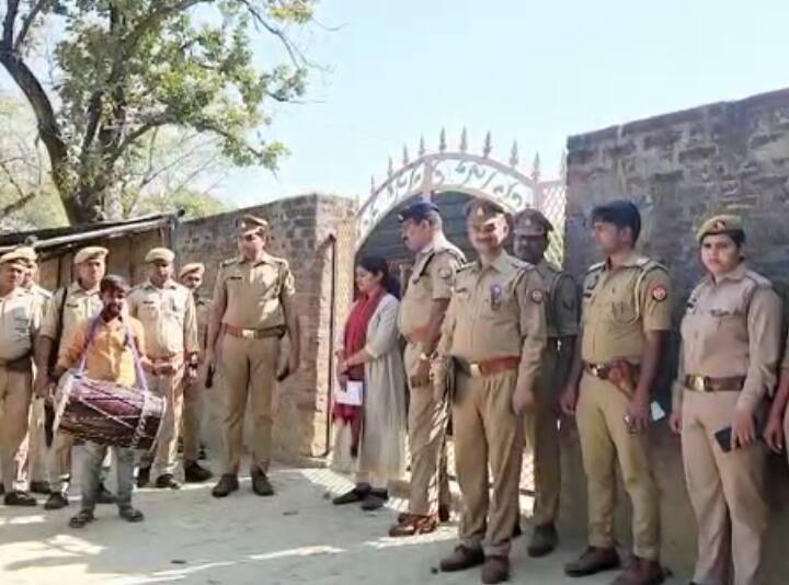 Amethi News: अमेठी में गैंगस्टर के आरोपी पर पुलिस का एक्शन, मुनादी करते हुए 11 लाख की संपत्ति कुर्क gangster act accused property more then 11 lakh attached by amethi police ann Amethi News: अमेठी में गैंगस्टर के आरोपी पर पुलिस का एक्शन, मुनादी करते हुए 11 लाख की संपत्ति कुर्क