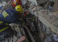 Dhaka Explosion: ਢਾਕਾ 'ਚ ਸ਼ਬ-ਏ-ਬਰਾਤ ਤੋਂ ਪਹਿਲਾਂ ਛਾਇਆ ਮਾਤਮ,  ਜ਼ਿੰਦਗੀ ਅਤੇ ਮੌਤ ਵਿਚਾਲੇ ਜੰਗ, ਨਿਰਾਸ਼ਾ ਅਤੇ ਡਰ ਤਸਵੀਰਾਂ 'ਚ ਕੈਦ