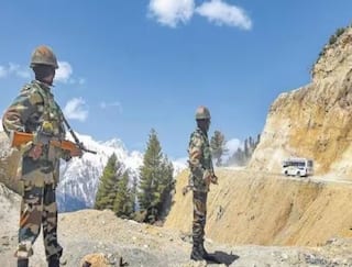 Border Dispute: મોબાઇલ મારફતે ચીન કરી રહ્યું છે જાસૂસી? જાસૂસી એજન્સીઓએ સૈનિકોને સાવચેત કર્યા