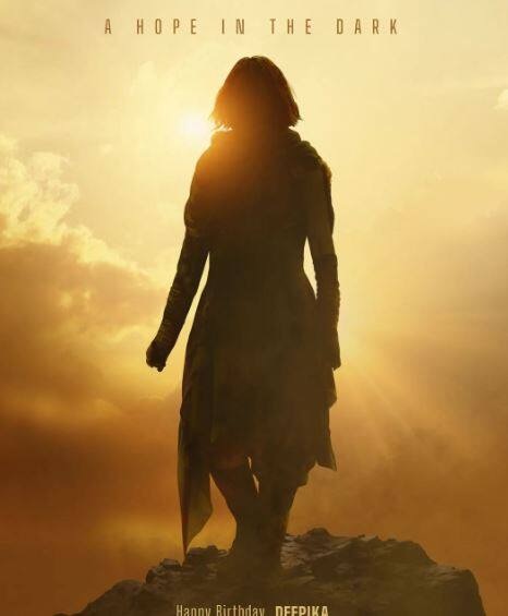 दीपिका पादुकोण की अगली फिल्म 'प्रोजेक्ट के' की शूटिंग इन दिनों जोरों पर है. अब रिपोर्ट्स की मानें तो इस फिल्म के लिए दीपिका पादुकोण ने मोटी फीस वसूली है.