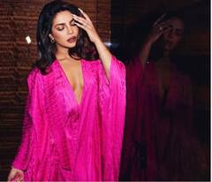 Priyanka Chopra Pics : ਡੀਪਨੇਕ ਆਊਟਫਿਟ 'ਚ ਪ੍ਰਿਯੰਕਾ ਚੋਪੜਾ ਨੇ ਫਲਾਂਟ ਕੀਤੀ ਕਰਵੀ ਫਿਗਰ, ਪਤੀ ਦੀਆਂ ਬਾਹਾਂ 'ਚ ਬਾਹਾਂ ਪਾ ਕੇ ਦਿੱਤੇ ਰੋਮਾਂਟਿਕ ਪੋਜ਼