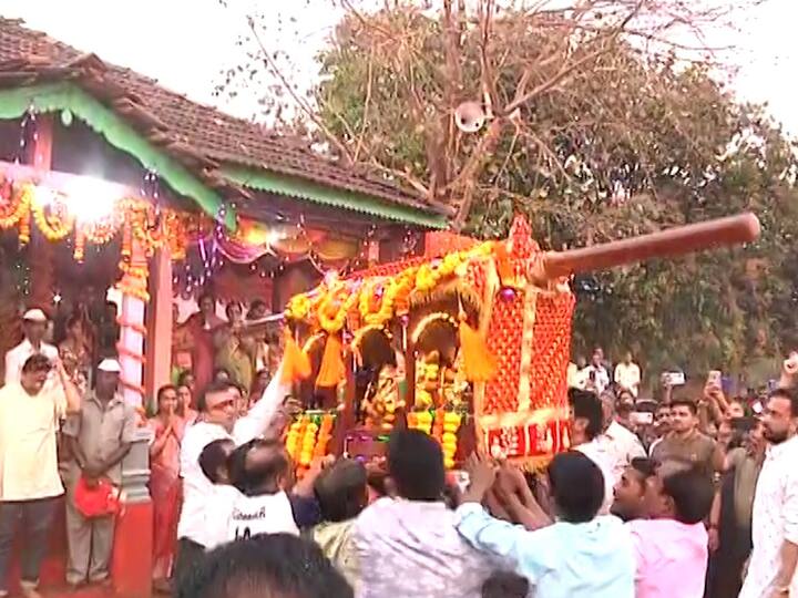 आधुनिकतेच्या जगातदेखील तीच पारंपारिक पद्धत आणि मोठ्या उत्साहात साजरा होणारा सणांपैकी एक म्हणजे कोकणातील शिमगा.