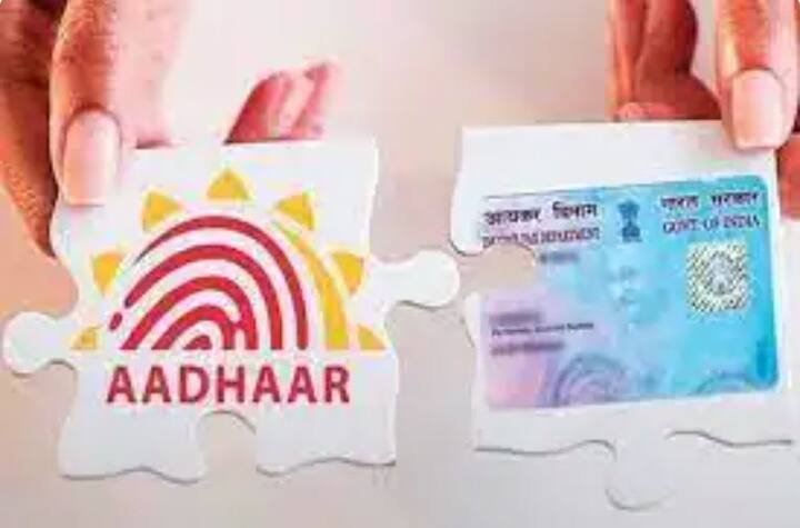 PAN Aadhaar Linking: হাতে রয়েছে আর কিছুদিন। PAN-এর সঙ্গে ১২ সংখ্যার আধার নম্বর লিঙ্ক না করলে ভুগবেন আপনি। আয়কর বিভাগের সর্বশেষ নির্দেশিকা বলা হয়েছে, ৩১ মার্চ এই দুটি পরিচয়পত্র লিঙ্ক করার শেষ তারিখ।