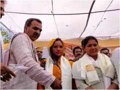 अपने कार्यक्रम में धरना- प्रदर्शन देख भड़के संजीव बालियान, प्रशासन को दी चेतावनी