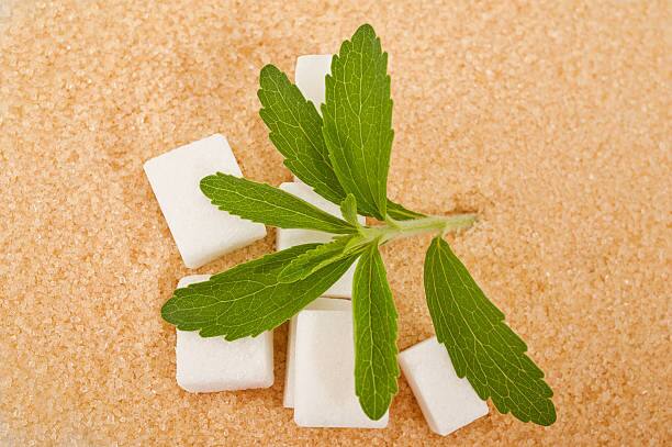 झीरो कॅलरी शुगर (Zero Calorie Sugar) साखरेपेक्षा (Sugar) कमी नुकसानकारक असते, असं म्हटलं जातं. पण नवीन संशोधनात झीरो कॅलरी शुगरबाबत मोठी धक्कादायक बाब उघड झाली आहे. (PC : istock)