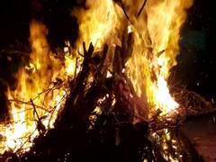 Holi 2023: देश के कई हिस्सों में हुआ होलिका दहन, आज खेली जाएगी रंगों की होली