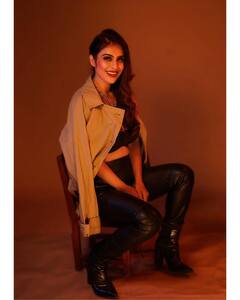 Neha Malik Photos: काळ्या रंगाची जादू, नेहा मलिकचा बिकिनीत हॉट लूक; पाहा फोटो