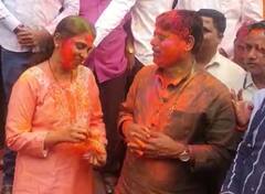 Ravindra Dhangekar : पती, पत्नी और 'वो कार्यकर्ते'; आमदार रविंद्र धंगेकराची यंदा जल्लोषात धुळवड