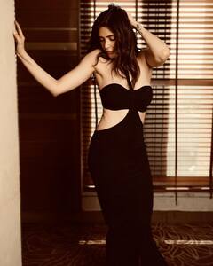 Photo : करिश्मा तन्नाचा बोल्ड लूक