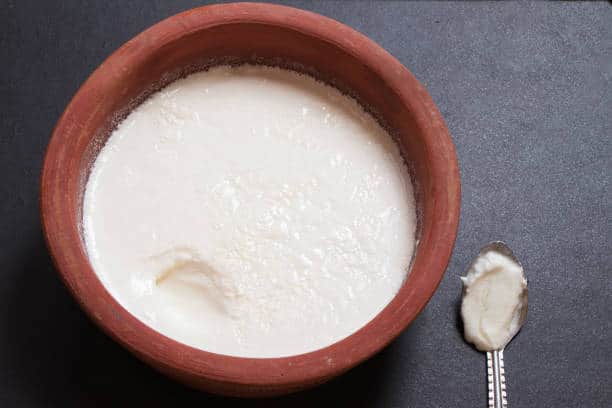 தயிரில் உள்ள கால்சியமனது மாதவிடாய் காலத்தில் உடலின் உள்ள எலும்புகளை வலுப்படுத்த உதவும்