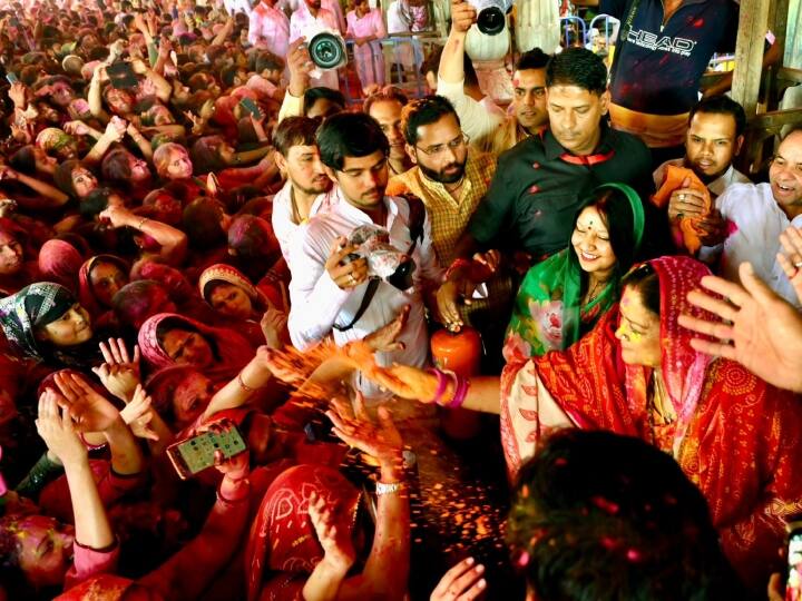 Holi Celebration in India: राजस्थान में धूमधाम से होली का पर्व मनाया जा रहा है. पूर्व मुख्यमंत्री वसुंधरा राजे और राज्यपाल कलराज मिश्र पर भी होली का खुमार चढ़ा.
