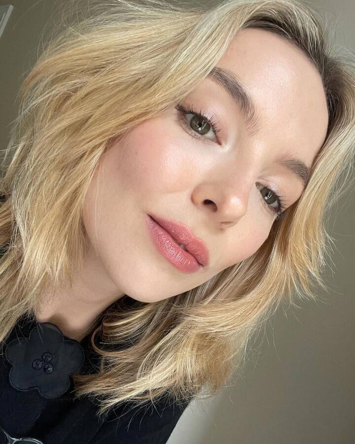 ઘણા ટેલિવિઝન શોમાં દેખાયા પછી જોડી કોમરે E4 કોમેડી-ડ્રામા શ્રેણી માય મેડ ફેટ ડાયરી (2013–2015) અને બીબીસી વન ડ્રામા શ્રેણી ડોક્ટર ફોસ્ટર (2015–2017) માં અભિનય કર્યો.