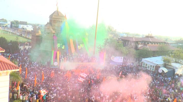 Holi 2023: ગુજરાત સહિત દેશભરમાં હોળીનું પર્વ મનાવવામાં આવી રહ્યું છે. સાળંગપુર હનુમાનજી મંદિરમાં 25 હજાર કિલો રંગથી  રંગોત્સવ ઉજવાયો.