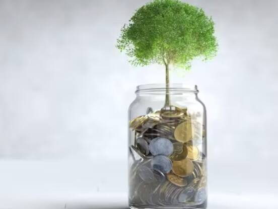 ਦੇਸ਼ ਦੇ ਵੱਡੇ ਬੈਂਕ ਆਮ ਨਾਗਰਿਕਾਂ ਤੋਂ ਲੈ ਕੇ ਸੀਨੀਅਰ ਨਾਗਰਿਕਾਂ ਤੱਕ ਫਿਕਸਡ ਡਿਪਾਜ਼ਿਟ 'ਤੇ 3.50 ਫੀਸਦੀ ਤੋਂ ਲੈ ਕੇ 8 ਫੀਸਦੀ ਤੱਕ ਵਿਆਜ ਦੇ ਰਹੇ ਹਨ।