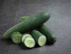 Holi 2023: घर में रखे इन चीज़ों से मिनटों में छूट जाएगा होली का गहरा रंग...आजमा कर देखें