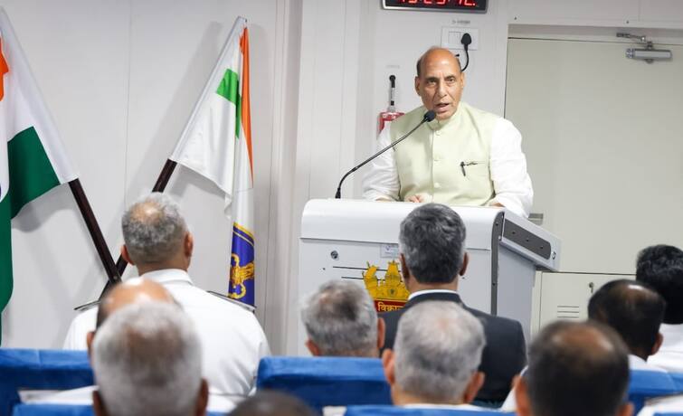 'Future conflicts to be unpredictable..': Rajnath Singh to naval commanders onboard INS Vikrant Indian Army: નૌસેના કમાન્ડરોના સંમેલનમાં રાજનાથ સિંહે કહ્યુ- ‘ભવિષ્યમાં યુદ્ધ માટે આપણે તૈયાર રહેવાની જરૂર’