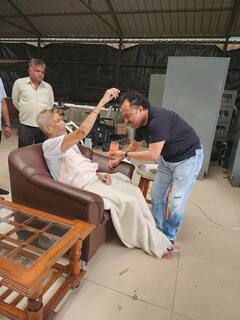 Photo: आजी-माजी खासदारांची होळी, संजय काकडे यांनी घेतली गिरीश बापटांची भेट