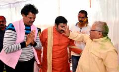 Holi 2023: राजस्थान में राज्यपाल कलराज मिश्र और वसुंधरा राजे ने जमकर उड़ाए रंग-गुलाल, देखें होली की धूम की तस्वीरें