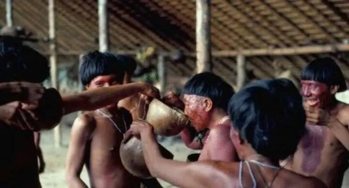 yanomami tribe eats the flesh of a dead person ਇਸ ਦੇਸ਼ ਦੇ ਲੋਕ ਅੰਤਿਮ ਸੰਸਕਾਰ 'ਚ ਖਾਂਦੇ ਹਨ ਲਾਸ਼ਾਂ, ਅਜੀਬ ਹੈ ਇਹ ਪਰੰਪਰਾ