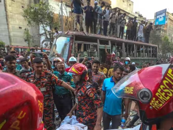 ਰਿਪੋਰਟਾਂ ਮੁਤਾਬਕ 16 ਲੋਕਾਂ ਦੀ ਜਾਨ ਚਲੀ ਗਈ ਹੈ, ਜਦਕਿ 100 ਤੋਂ ਵੱਧ ਲੋਕ ਜ਼ਖਮੀ ਹੋਏ ਹਨ। ਇਸ ਧਮਾਕੇ ਤੋਂ ਬਾਅਦ ਹਫੜਾ-ਦਫੜੀ ਦਾ ਮਾਹੌਲ ਹੈ। ਮਰਨ ਵਾਲਿਆਂ ਦੀ ਗਿਣਤੀ ਵੱਧ ਸਕਦੀ ਹੈ। ਖ਼ਬਰ ਲਿਖੇ ਜਾਣ ਤੱਕ ਮੌਕੇ 'ਤੇ ਰਾਹਤ ਕਾਰਜ ਜਾਰੀ ਸੀ। ਜ਼ਖਮੀਆਂ ਨੂੰ ਢਾਕਾ ਮੈਡੀਕਲ ਕਾਲਜ ਹਸਪਤਾਲ 'ਚ ਭਰਤੀ ਕਰਵਾਇਆ ਗਿਆ ਹੈ, ਜਿੱਥੇ ਡਾਕਟਰ ਜ਼ਖਮੀਆਂ ਦੀ ਜਾਨ ਬਚਾਉਣ ਦੀ ਹਰ ਸੰਭਵ ਕੋਸ਼ਿਸ਼ ਕਰ ਰਹੇ ਹਨ।