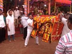 Dhulivandan 2023: शिमगो इलो रे... कोकणातल्या शिगोत्सवात ठाकरे गटाचे नेते भास्कर जाधव यांनी नाचवली पालखी