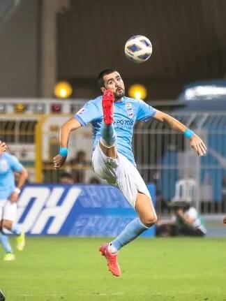 মুম্বই ইন্ডিয়ান্সের ৩৪ বছরের মিডফিল্ডার আহমেদ জাহওউ রয়েছন এই তালিকায়। ১৯ ম্য়াচে ৫ গোল করেছেন তিনি।