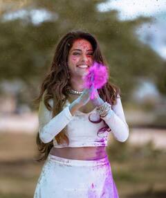 Celebrities holi celebration : ஹோலி பண்டிகையை ஜாலியாக கொண்டாடிய சினிமா பிரபலங்கள்!