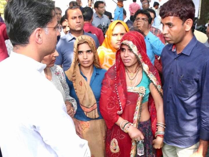 Rajasthan Politics: वीरांगनाओं के धरने और जाट महाकुंभ से दबाव में हैं अशोक गहलोत सरकार? बदल रहा है सियासी हवा का रुख Ashok Gehlot government of Rajasthan is under pressure from Protest of War Widow and Jat Mahakumbh ANN Rajasthan Politics: वीरांगनाओं के धरने और जाट महाकुंभ से दबाव में हैं अशोक गहलोत सरकार? बदल रहा है सियासी हवा का रुख