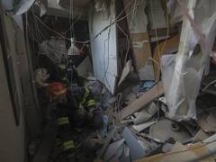 Dhaka Explosion: ढाका में शब-ए-बारात से पहले मातम, जिंदगी और मौत के बीच की जंग, तस्वीरों में कैद हुई मायूसी और खौफ