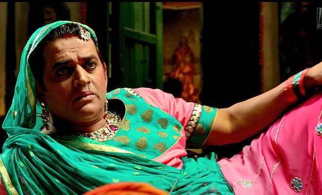 फोटो में नजर आ रहे यह शख्स कोई और नहीं बल्कि भोजपुरी और पॉलिटिक्स की दुनिया के बादशाह कहे जाने वाले रवि किशन हैं.