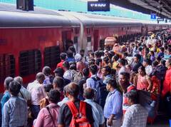 होली पर घर जाने वालों को रेलवे की सौगात, चलाई गई 16 स्पेशल ट्रेनें, यहां देखें पूरी लिस्ट