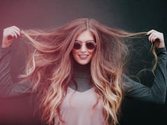 बिंदास होकर खेलें होली... आपका एक भी बाल बांका नहीं होगा, बस रंग में जाने से पहले कर लें ये काम