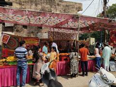 In Pics: होली पर सिंधी मिठाइयों से गुलजार हुआ बाजार, सिर चढ़कर बोल रहा है घियर-मीठा समोसा और कचौड़ी का जादू
