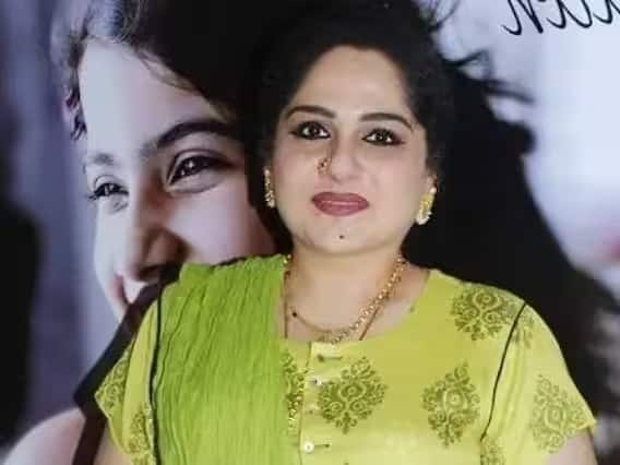 ਸ਼ਗੁਫਤਾ ਅਲੀ — ਬਾਲੀਵੁੱਡ ਦੀਆਂ ਕਈ ਫਿਲਮਾਂ 'ਚ ਕੰਮ ਕਰ ਚੁੱਕੀ ਸ਼ਗੁਫਤਾ ਅਲੀ ਕੋਲ ਵੀ ਕੁਝ ਸਾਲ ਪਹਿਲਾਂ ਕੋਈ ਕੰਮ ਨਹੀਂ ਸੀ। ਜਿਸ ਤੋਂ ਬਾਅਦ ਅਦਾਕਾਰਾ ਨੇ ਕਈ ਲੋਕਾਂ ਤੋਂ ਕੰਮ ਮੰਗਿਆ ਅਤੇ ਫਿਰ ਉਸ ਨੂੰ ਟੀਵੀ ਸੀਰੀਅਲ ਵਿੱਚ ਕੰਮ ਮਿਲ ਗਿਆ।