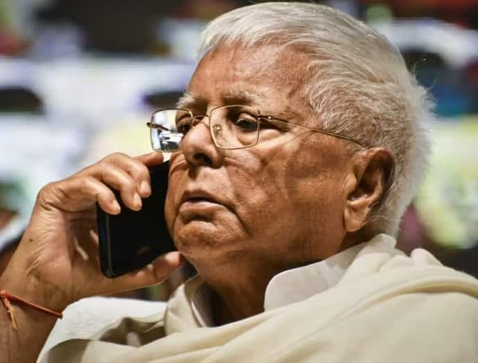 Land for Job Scam:  Lalu Prasad Yadav summoned by CBI in land-for-job scam Land for Job Scam: નોકરી કૌભાંડ મામલે આજે CBI લાલુ પ્રસાદ યાદવની કરશે પૂછપરછ, સોમવારે રાબડી દેવીની ચાર કલાક કરાઇ હતી પૂછપરછ