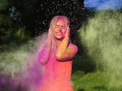 Holi 2023: घर में रखे इन चीज़ों से मिनटों में छूट जाएगा होली का गहरा रंग...आजमा कर देखें