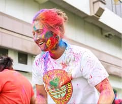 Holi 2023: ਹੋਲੀ ਦੇ ਰੰਗ ‘ਚ ਰੰਗੀ RCB ਦੀ ਮਹਿਲਾ ਟੀਮ, ਵਿਦੇਸ਼ੀ ਖਿਡਾਰੀਆਂ ਨੇ ਵੀ ਖੇਡੀ ਹੋਲੀ, ਵੇਖੋ ਤਸਵੀਰਾਂ