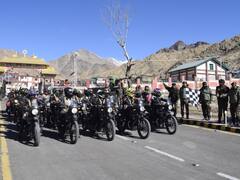 लद्दाख में 'ऑल वीमेन मोटरबाइक टूर' का आयोजन, शहीद जवानों को दी गई श्रद्धांजलि