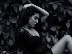 Priya Prakash Varrier: వింకీ బ్యూటీ బ్లాక్ అండ్ వైట్ లుక్ డోంట్ మిస్