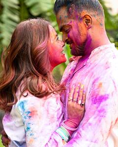 Poonam Pandey से लेकर देबीना-देबोलीना तक... ऐसे होली एंजॉय कर रहे सेलेब्स, फैंस को भी किया विश