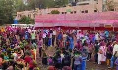 Pune Holi 2023 :  होली है! पुण्यात जल्लोषात कॉलेज तरुणांची धुळवड