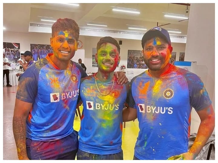 वीडियो: मनहारा परीक्षण से पहले टीम इंडिया ने जमकर खेली होली, रोहित ने सभी को रंग दिया