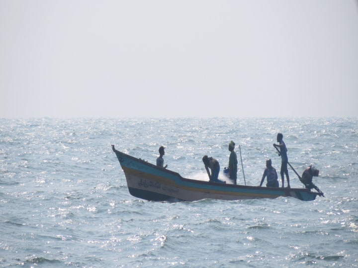 Nagore fishermen went to sea for fishing today TNN வேலை நிறுத்த போராட்டத்தில் ஈடுபட்ட நாகூர் மீனவர்கள் இன்று கடலுக்கு சென்றனர்