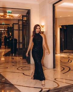 Raashii Khanna : காதல் நகர பாரீஸில் உலாவும் கோலிவுட் அழகி ராஷி கண்ணா..