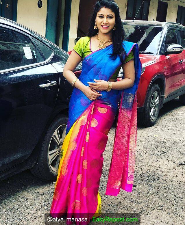 செம்பாவாக சின்ன திரையில் தோன்றி தற்பொழுது இனியாவாக வலம் வரும் ஆலியா மானஸா கிடைக்கும் கதபாத்திரத்தில் சிறந்த மகளாகவும் மருமகளாகவும் தோன்றி மக்களின் மனதை கவர்ந்து வருகிறார்